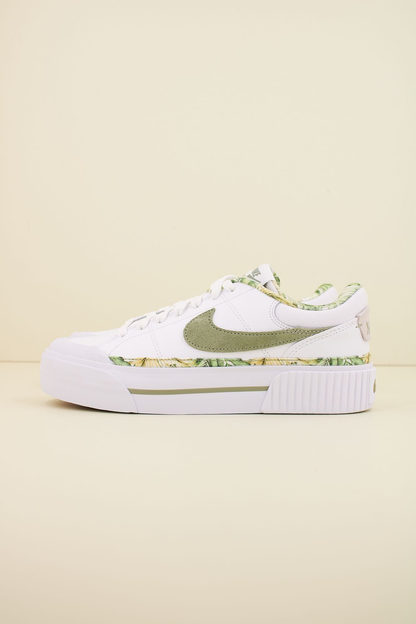 NIKE COURT LEGACY LIFT en color BLANCO (1)