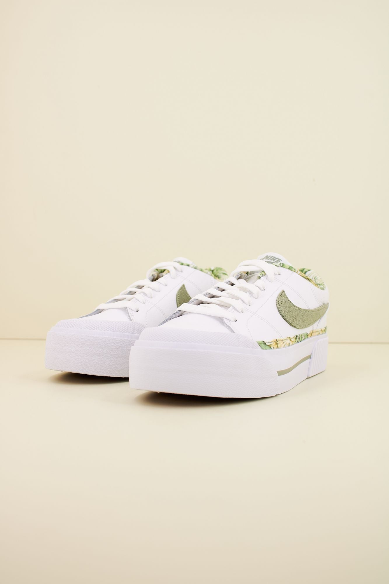 NIKE COURT LEGACY LIFT en color BLANCO (2)