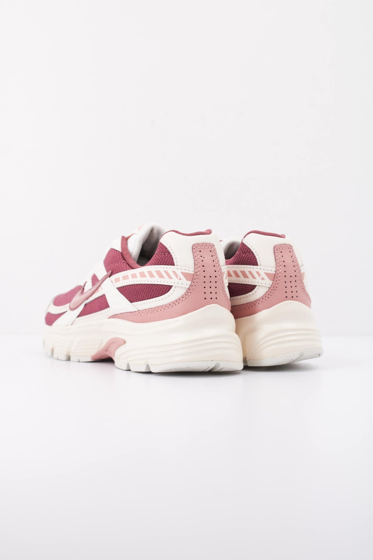 NIKE INITIATOR 394053-110 en color ROJO (4)