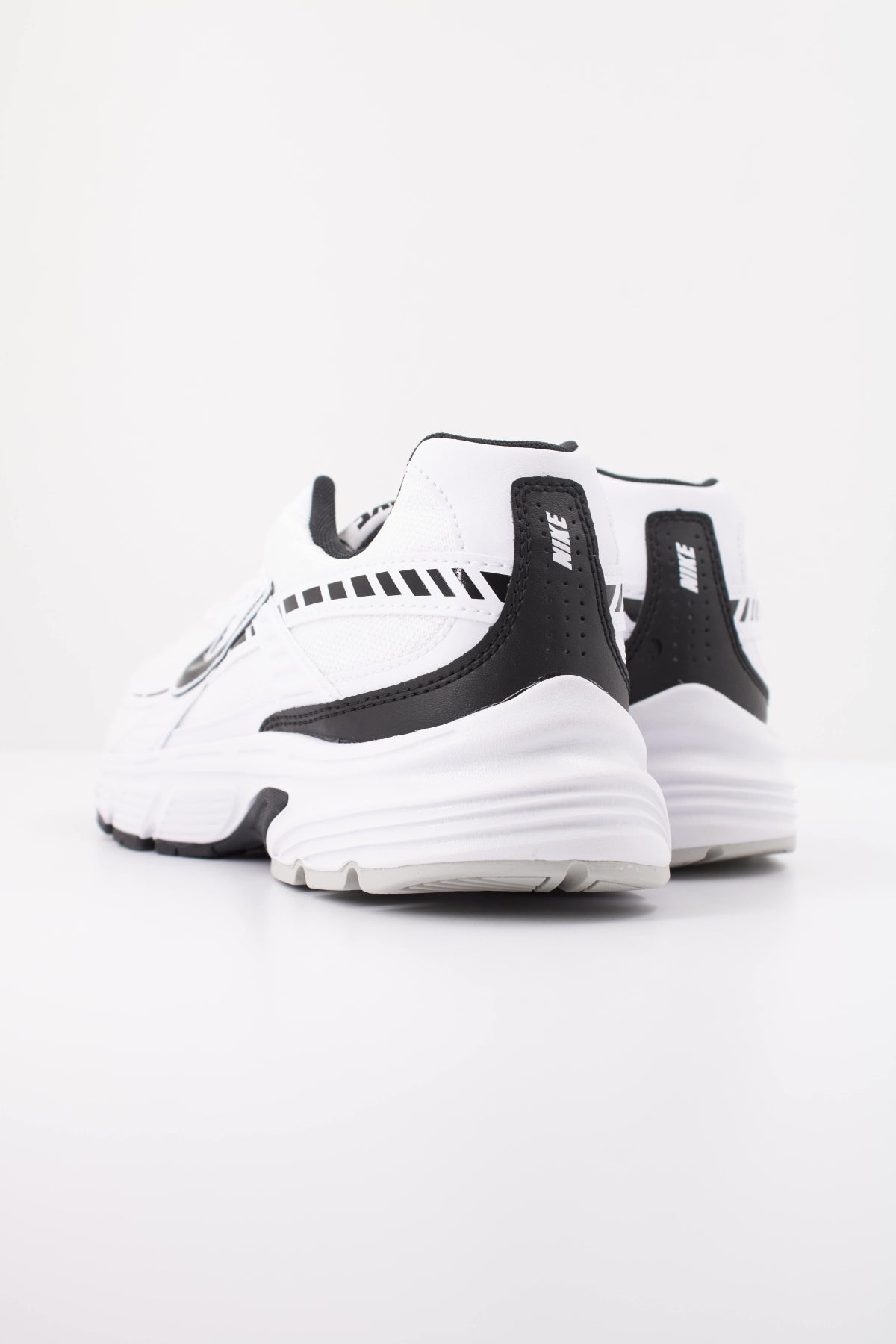 NIKE NIKE INITIATOR en color BLANCO (4)