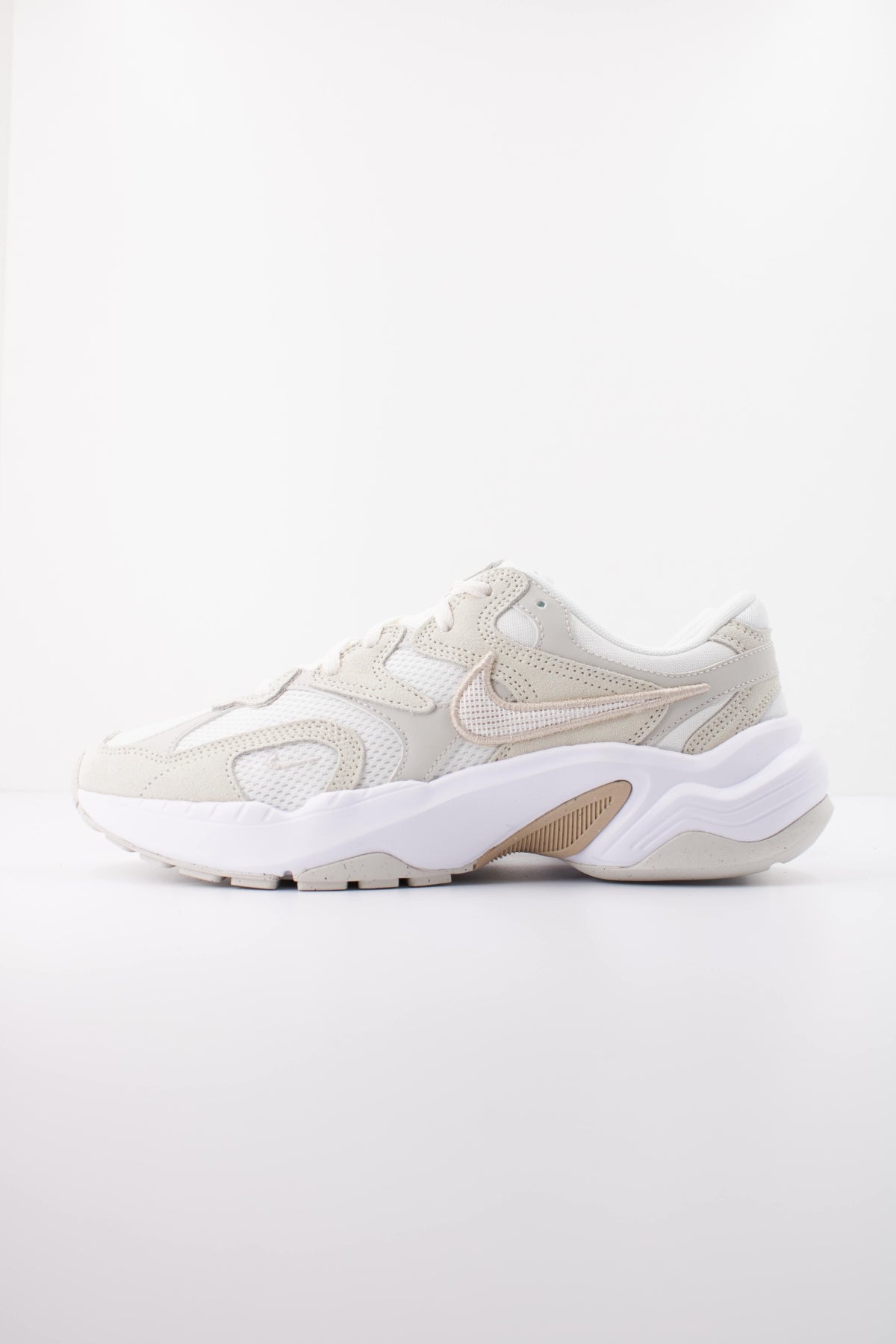 NIKE W NIKE AL8 en color BEIS (1)