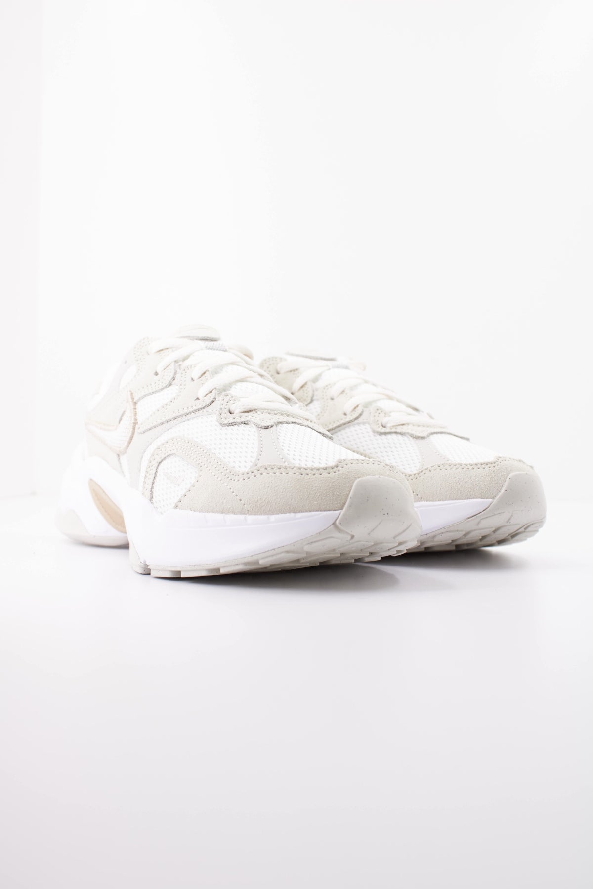 NIKE W NIKE AL8 en color BEIS (2)