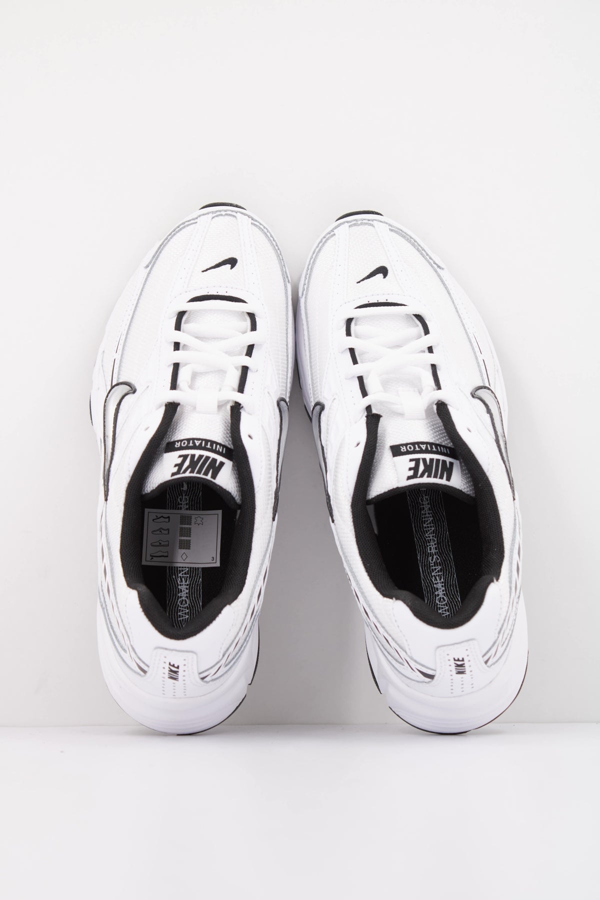NIKE WMNS NIKE INITIATOR en color BLANCO (3)