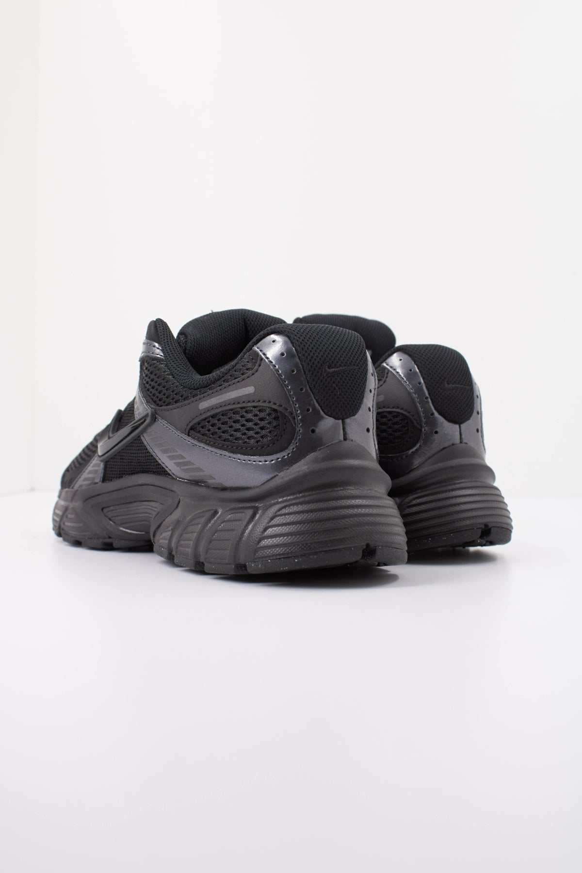 NIKE NIKE V5 RNR en color NEGRO (4)