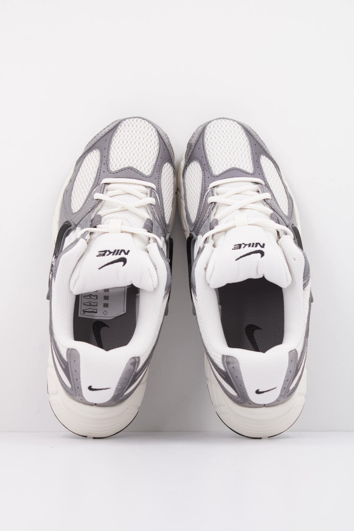 NIKE V5 RNR HJ5228 en color BLANCO (3)