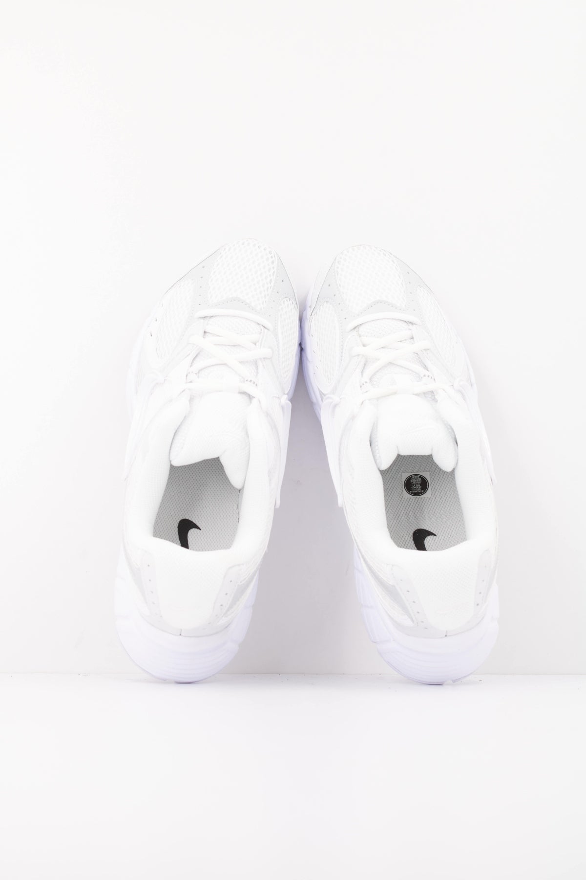 NIKE NIKE V5 RNR en color BLANCO (3)