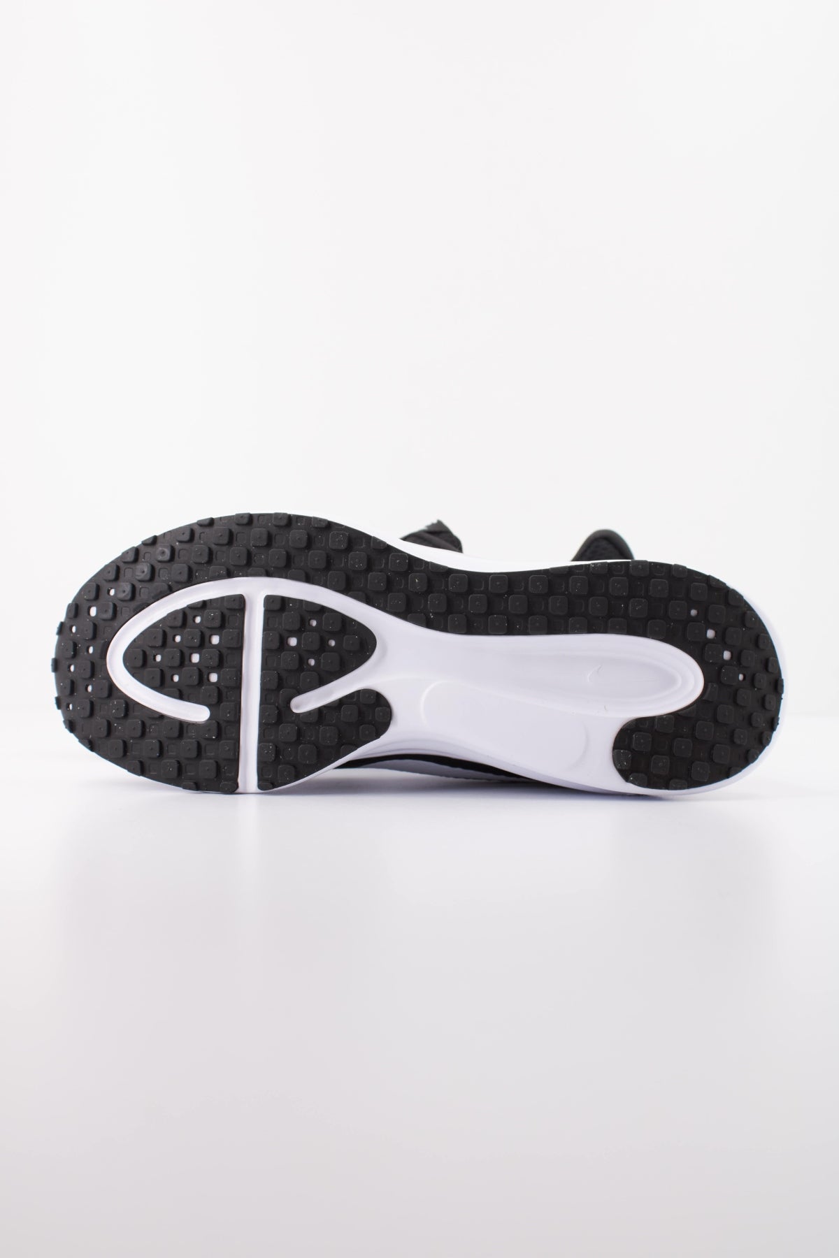 NIKE W NIKE REVOLUTION 8 en color NEGRO (5)