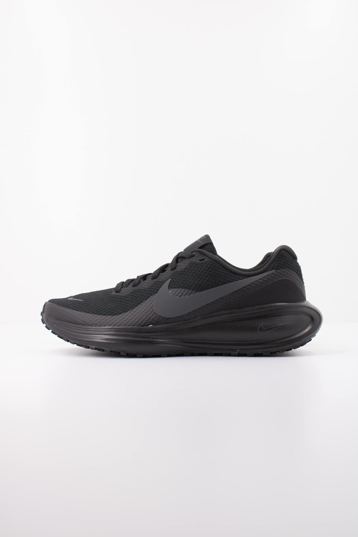 NIKE W NIKE REVOLUTION 8 en color NEGRO (1)