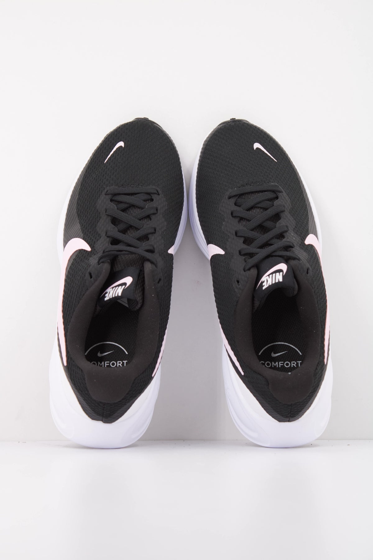 NIKE W NIKE REVOLUTION 8 en color NEGRO (3)