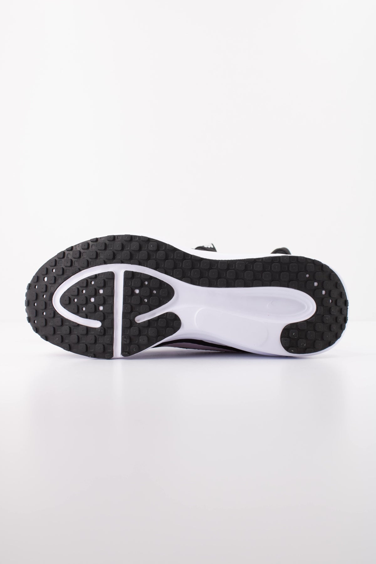 NIKE W NIKE REVOLUTION 8 en color NEGRO (5)