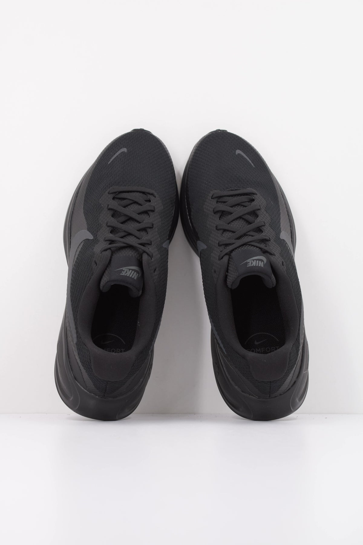 NIKE REVOLUTION 8 HJ9198 en color NEGRO (3)