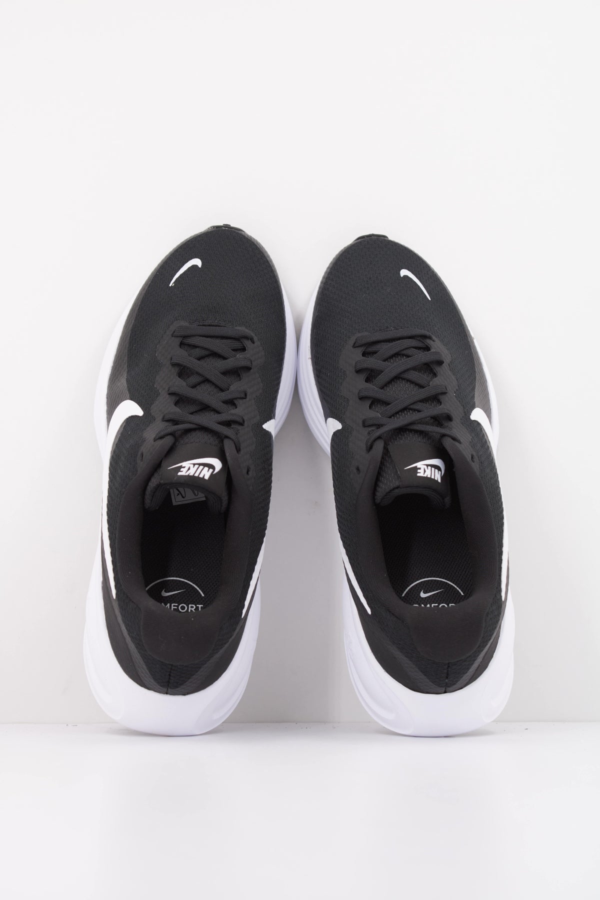 NIKE NIKE REVOLUTION 8 en color NEGRO (3)