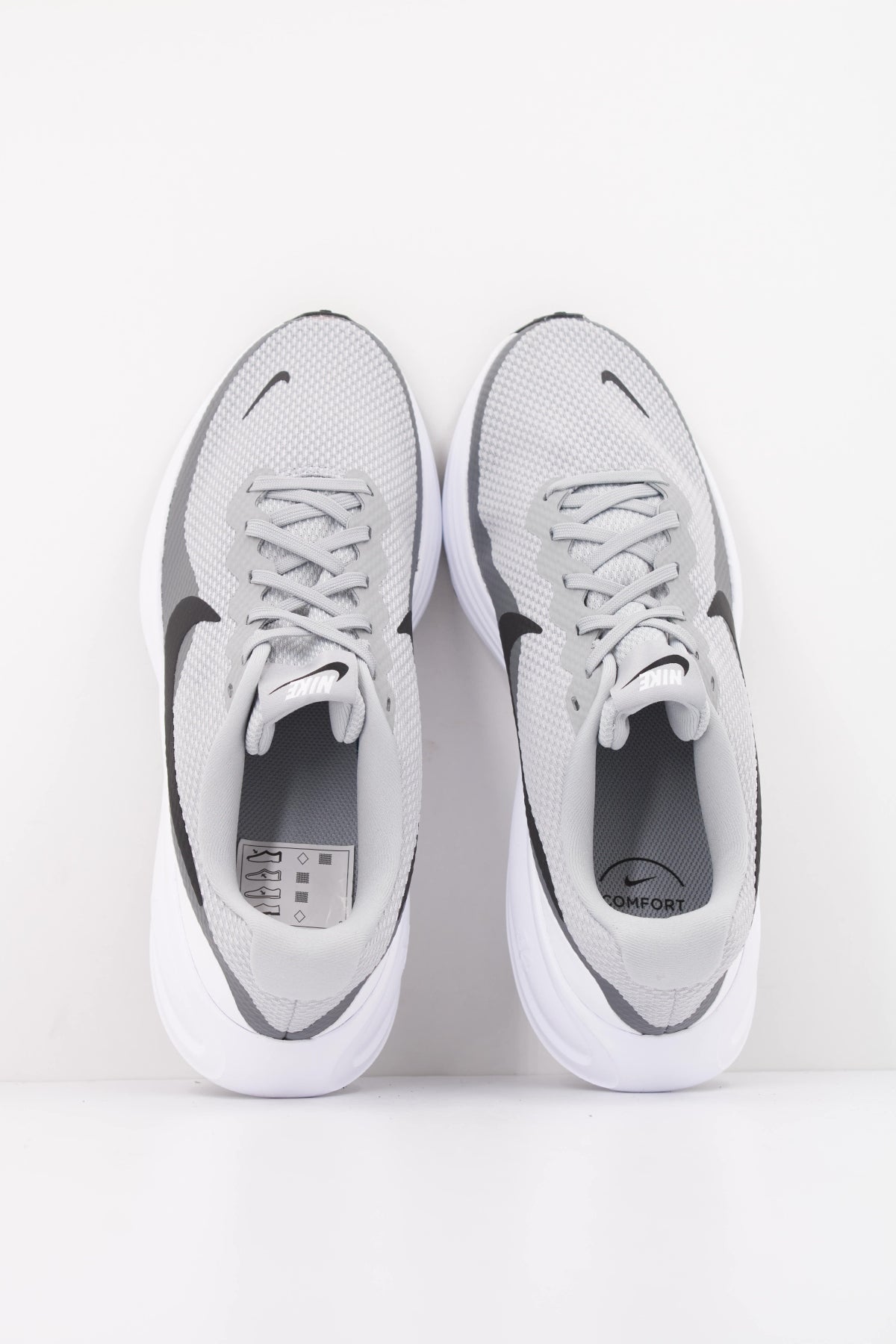 NIKE NIKE REVOLUTION 8 en color GRIS (3)