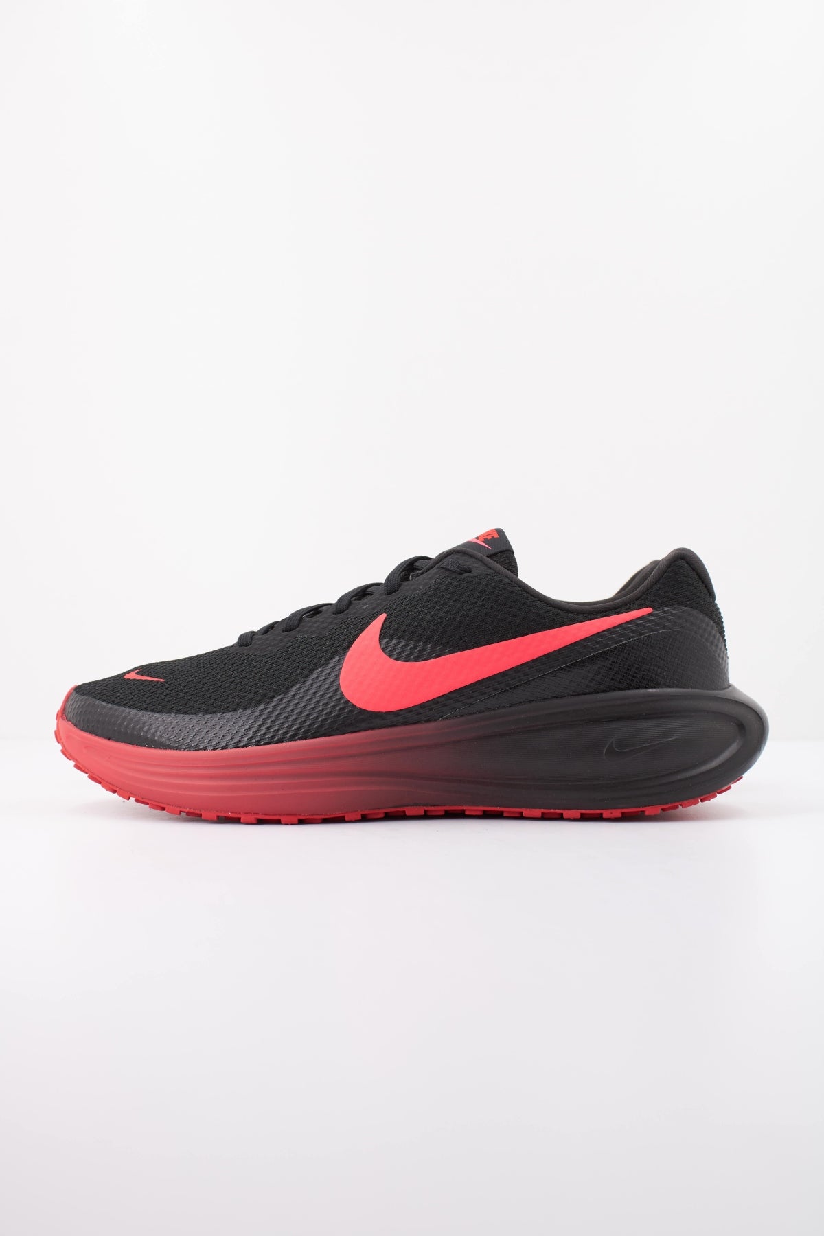 NIKE REVOLUTION 8 HJ9198 en color NEGRO (1)