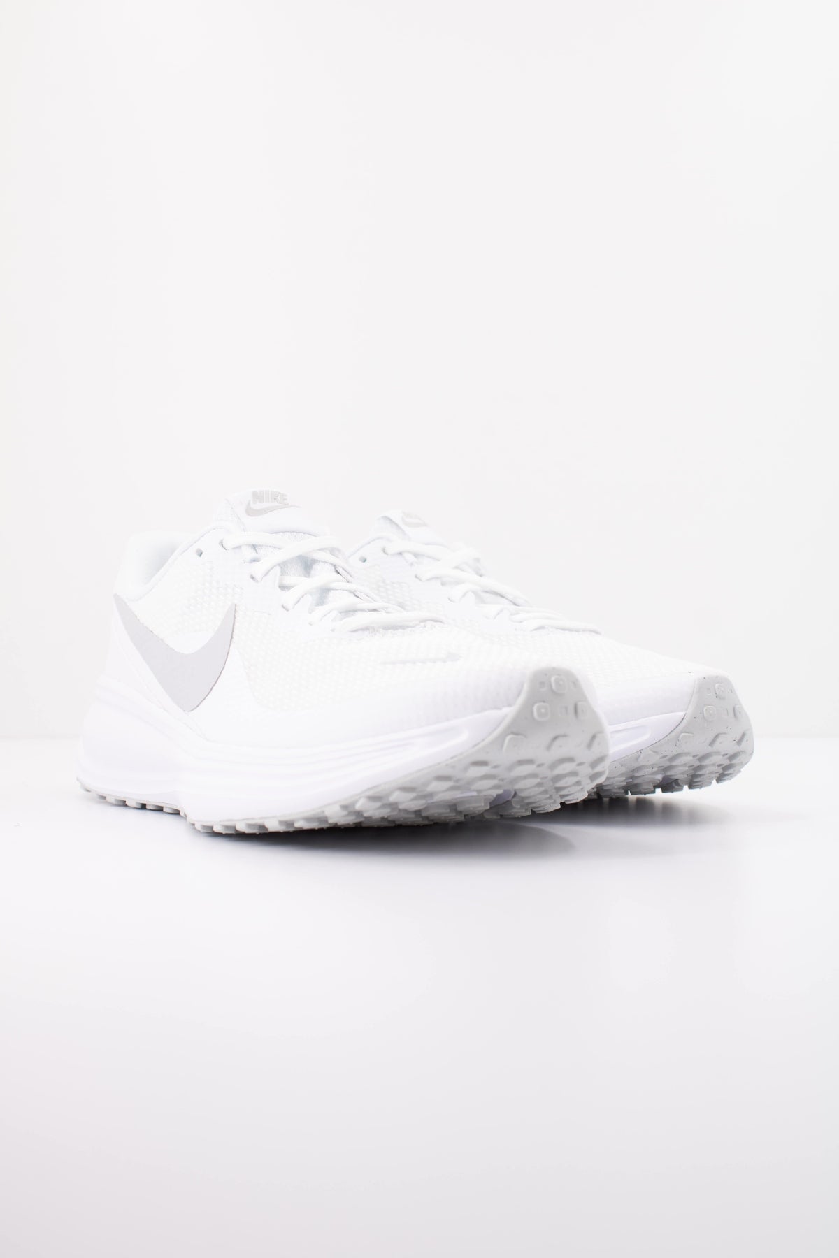 NIKE REVOLUTION 8 HJ9198 en color BLANCO (2)