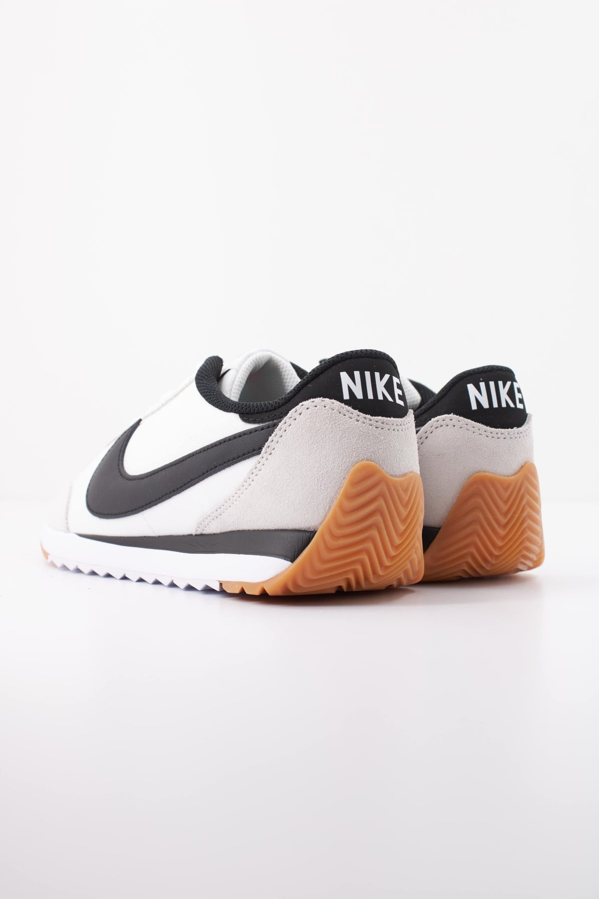 NIKE W NIKE PACIFIC en color BEIS (4)