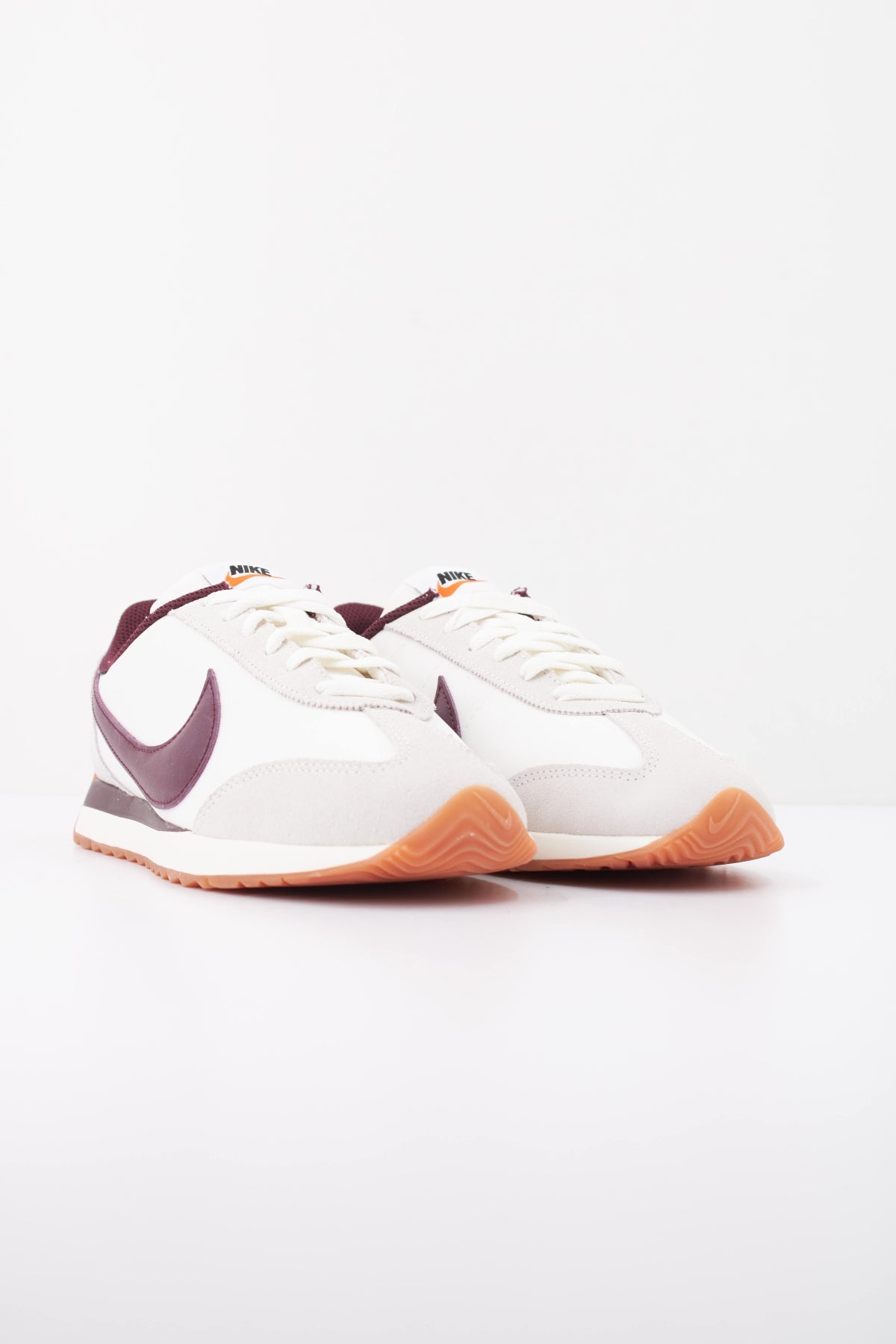 NIKE W NIKE PACIFIC en color BEIS (2)