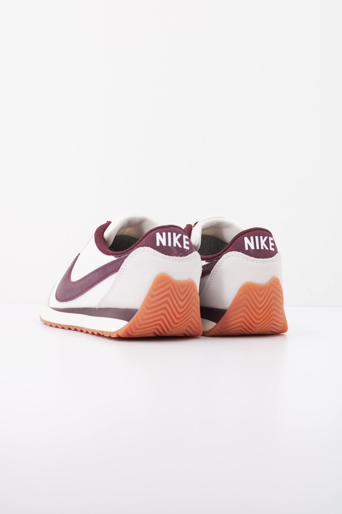 NIKE PACIFIC HM4771-114 en color BEIS (4)