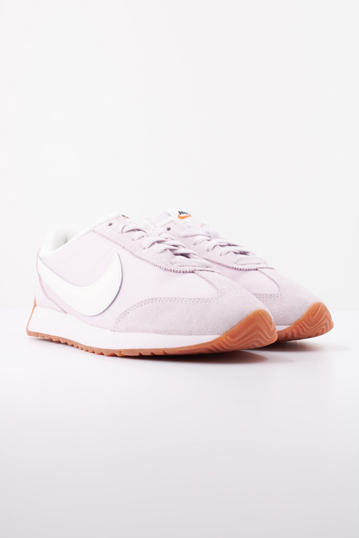 NIKE W NIKE PACIFIC en color VIOLETA (2)