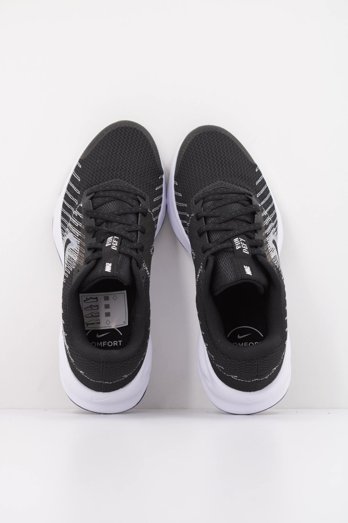 NIKE W NIKE RUN DEFY en color NEGRO (3)