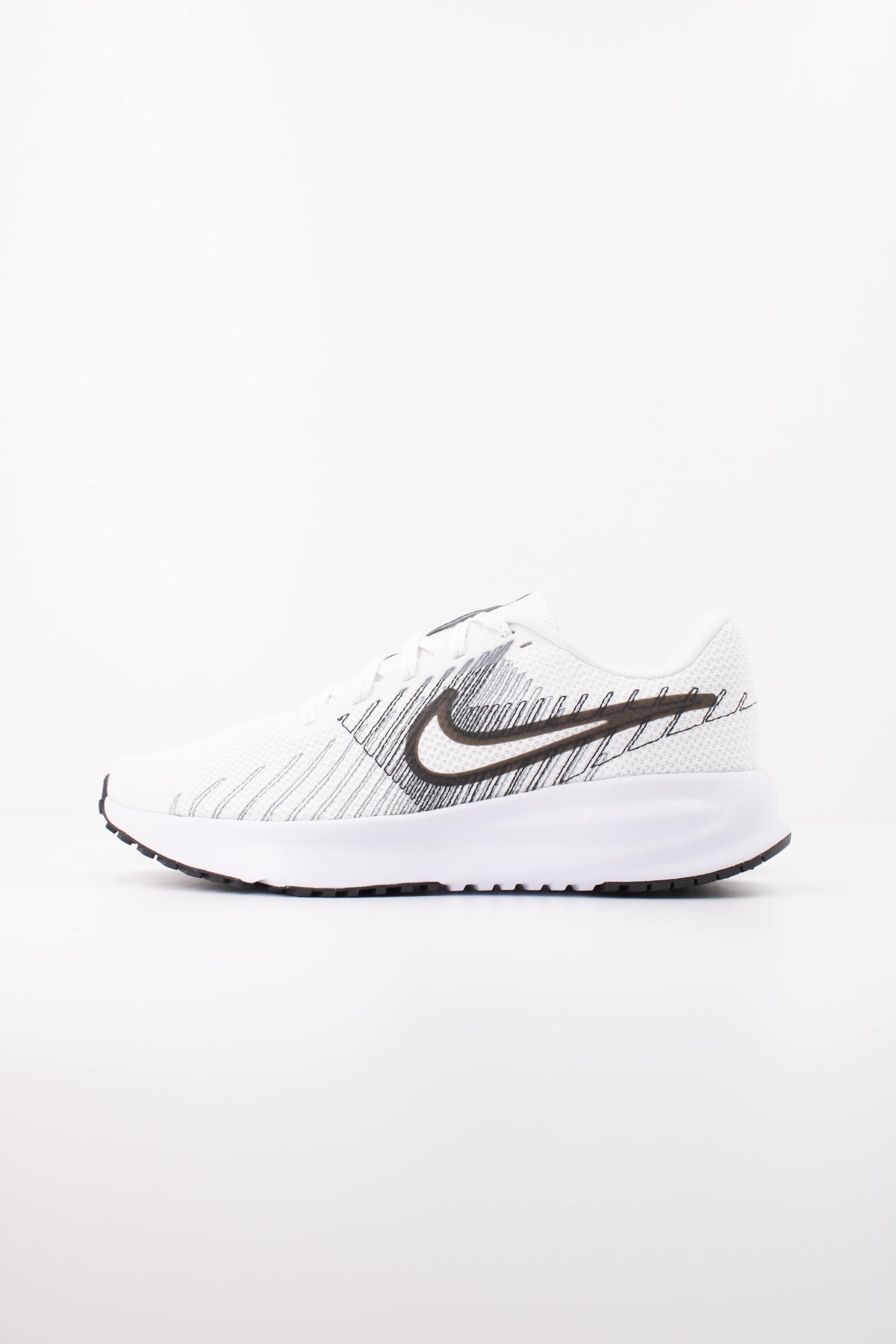 NIKE W NIKE RUN DEFY en color BLANCO (1)
