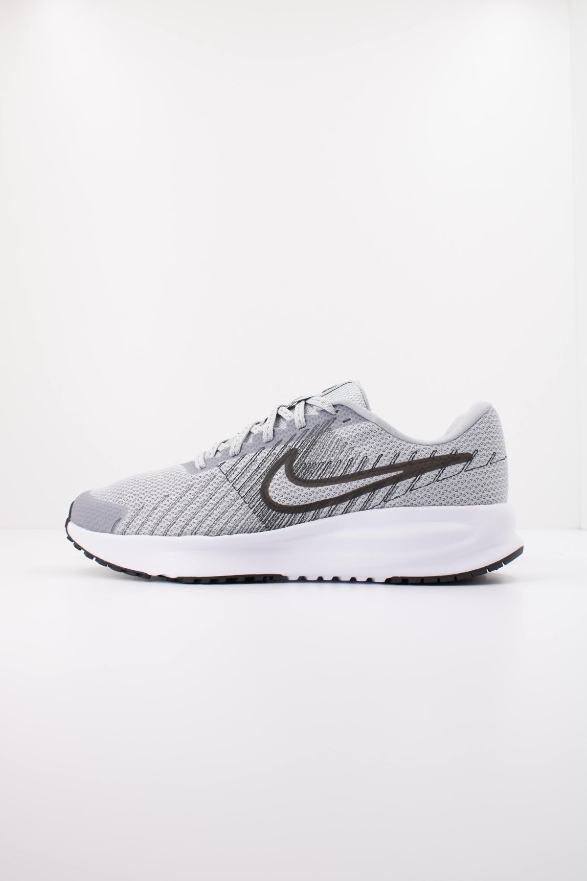 NIKE NIKE RUN DEFY en color GRIS (1)