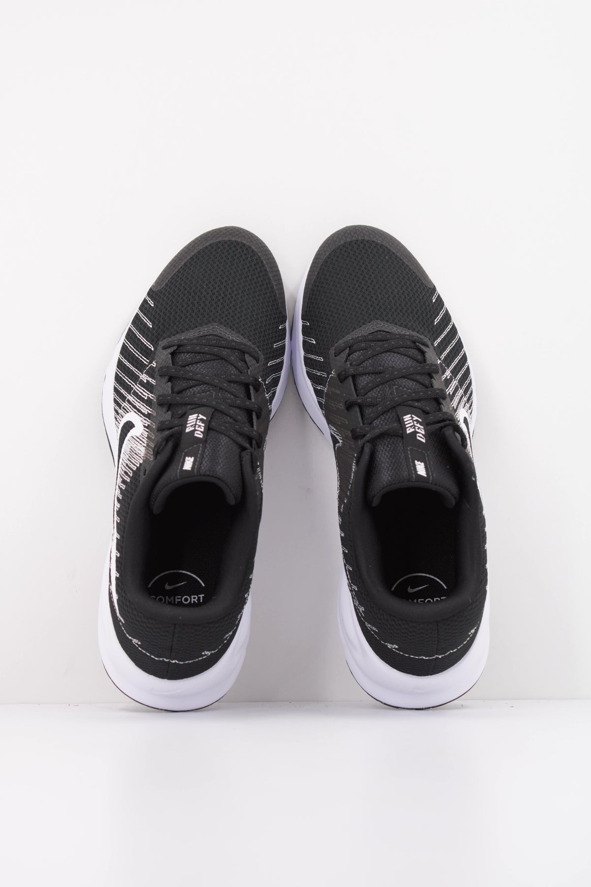 NIKE NIKE RUN DEFY en color NEGRO (3)
