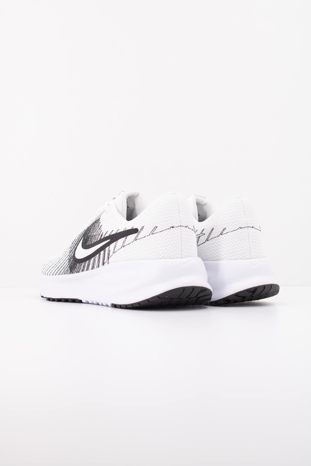 NIKE NIKE RUN DEFY en color BLANCO (4)