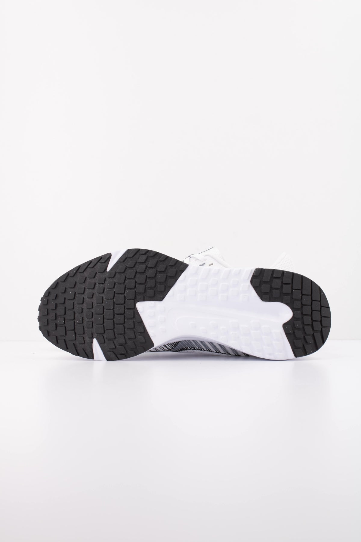 NIKE NIKE RUN DEFY en color BLANCO (5)