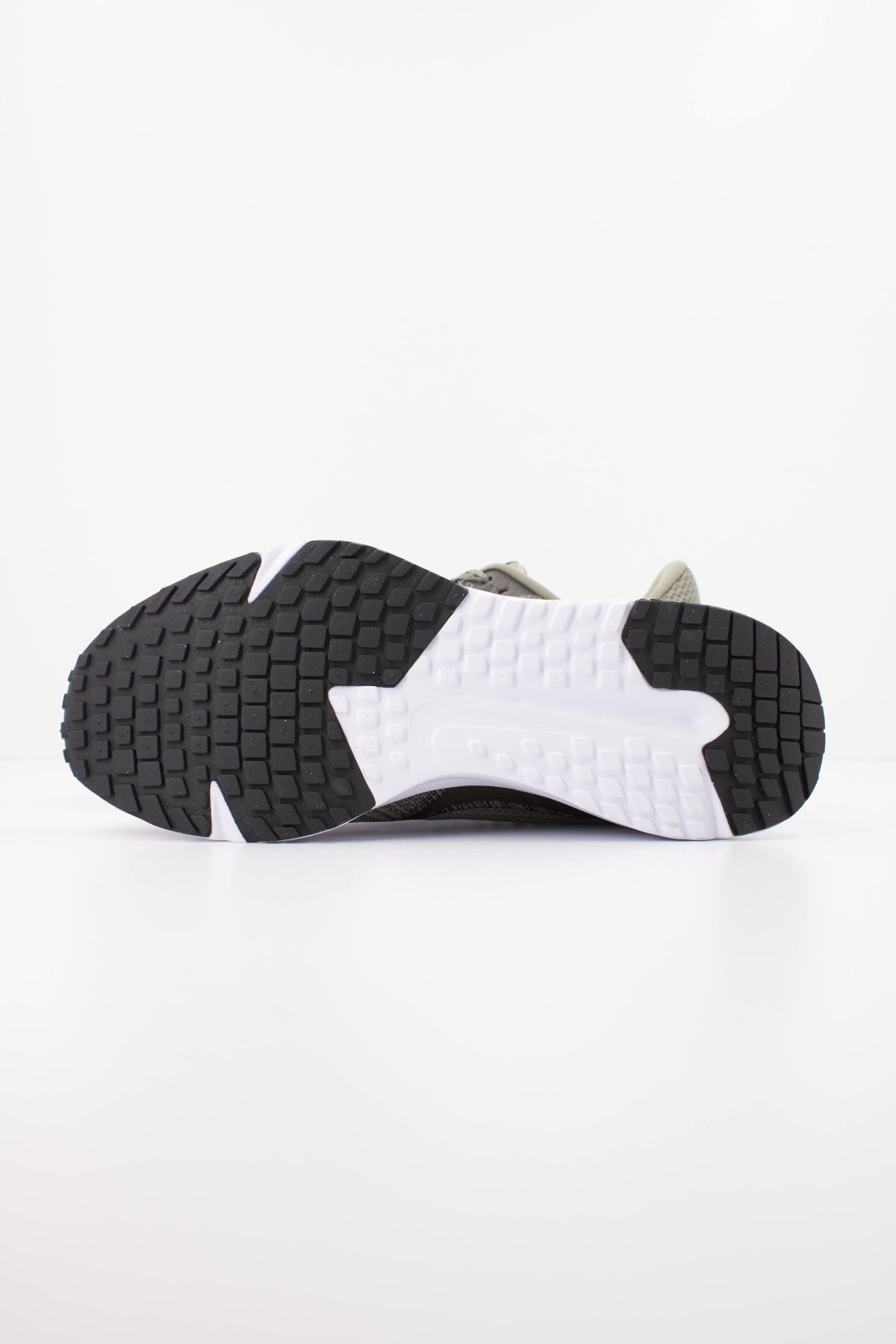 NIKE NIKE RUN DEFY en color VERDE (5)