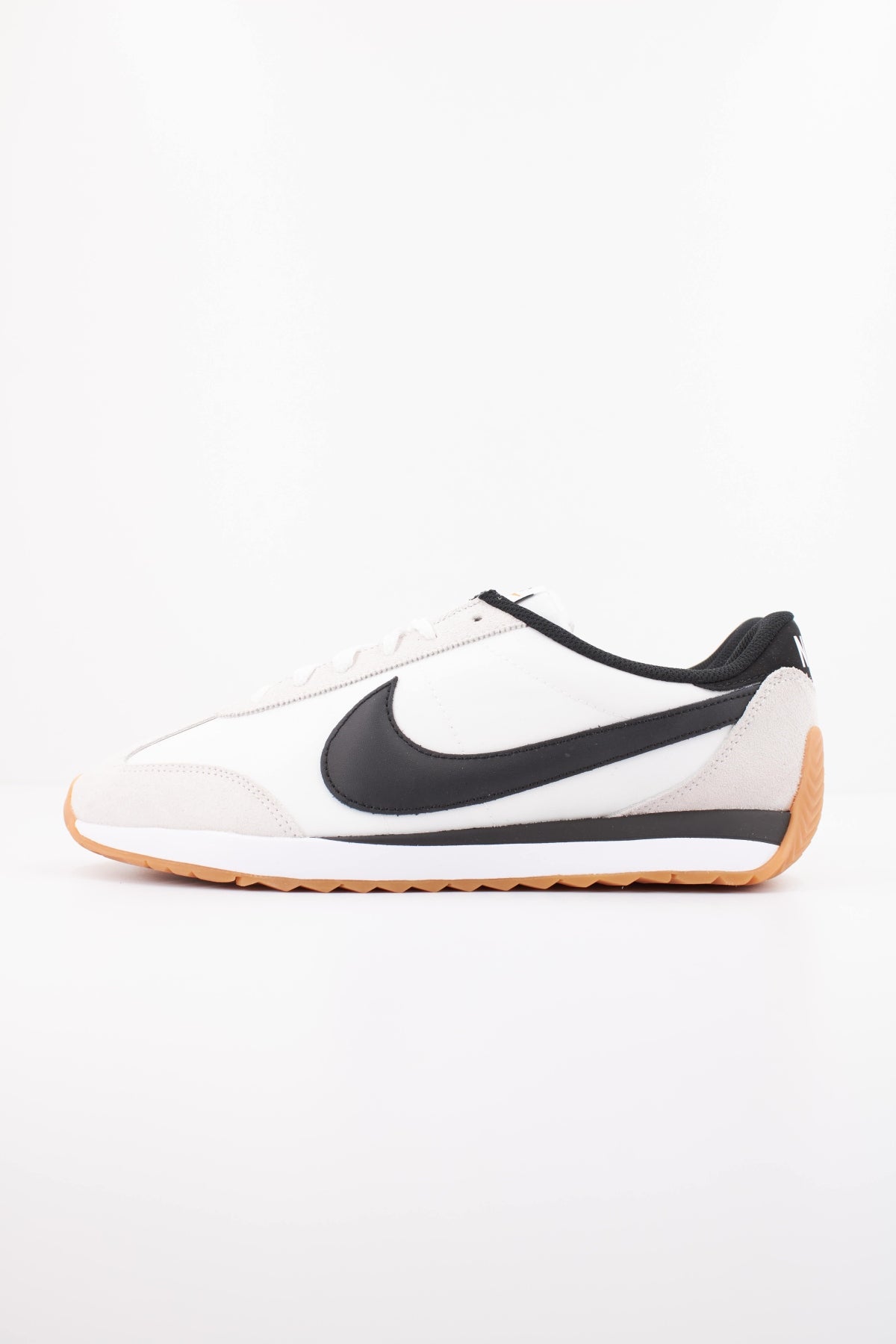NIKE PACIFIC HQ2052 en color BLANCO (1)