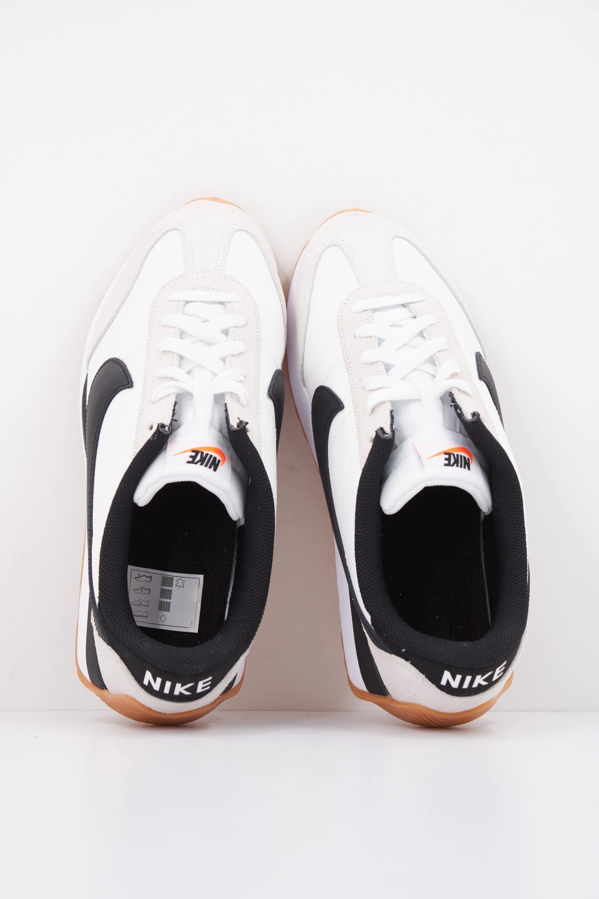 NIKE PACIFIC HQ2052 en color BLANCO (3)