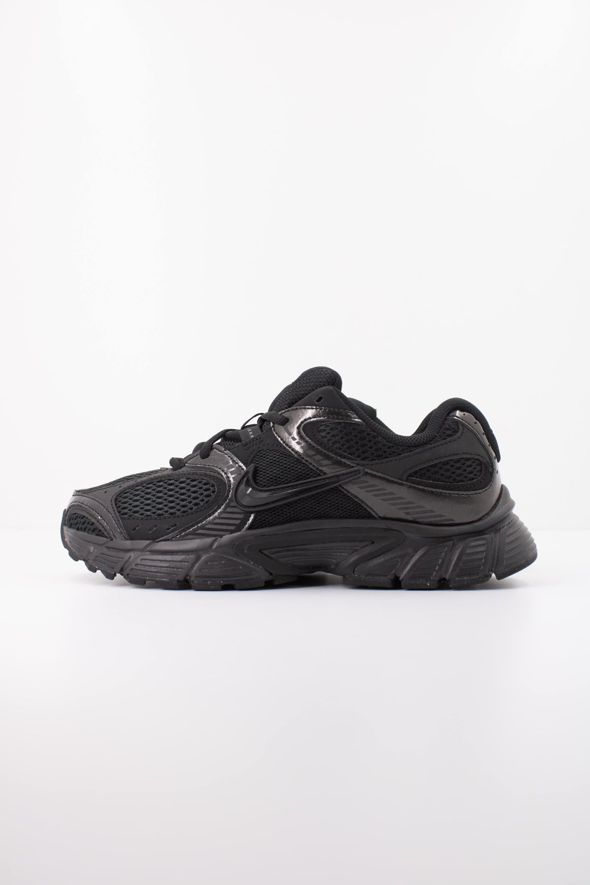 NIKE W NIKE V5 RNR en color NEGRO (1)
