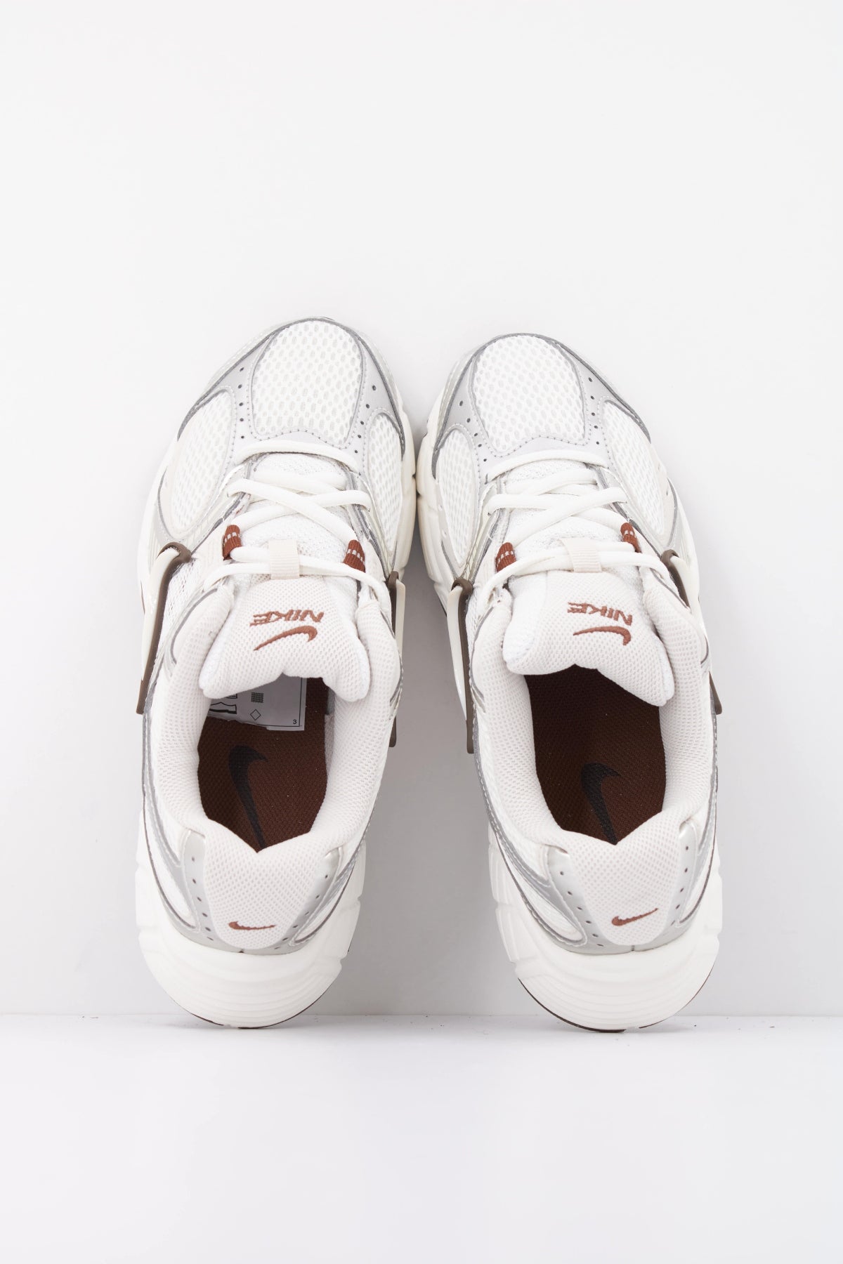 NIKE W NIKE V5 RNR en color BLANCO (5)