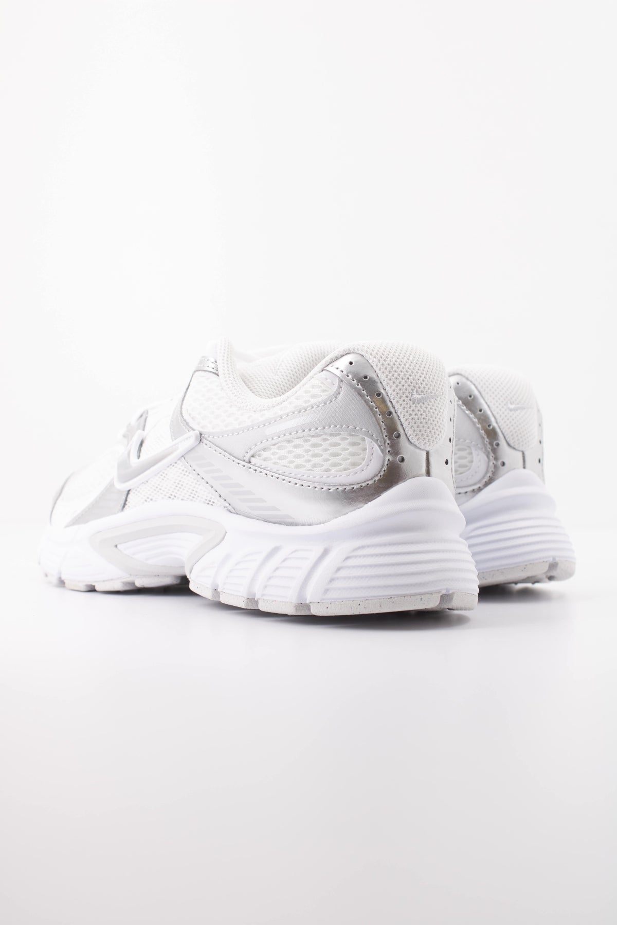 NIKE W NIKE V5 RNR en color BLANCO (4)