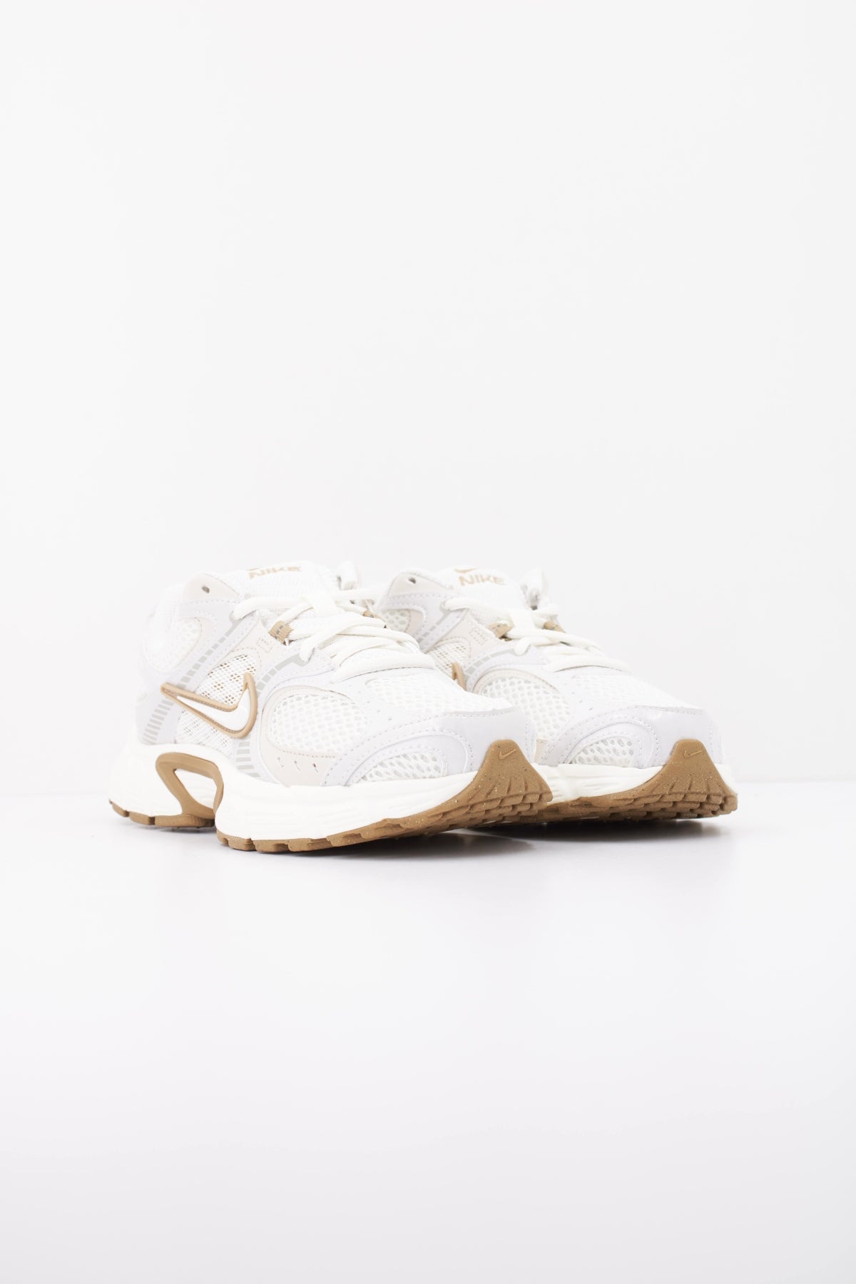 NIKE W NIKE V5 RNR en color BEIS (2)