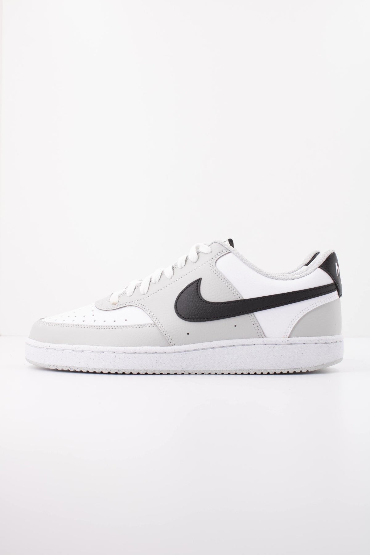 NIKE NIKE COURT VISION LO en color GRIS (1)