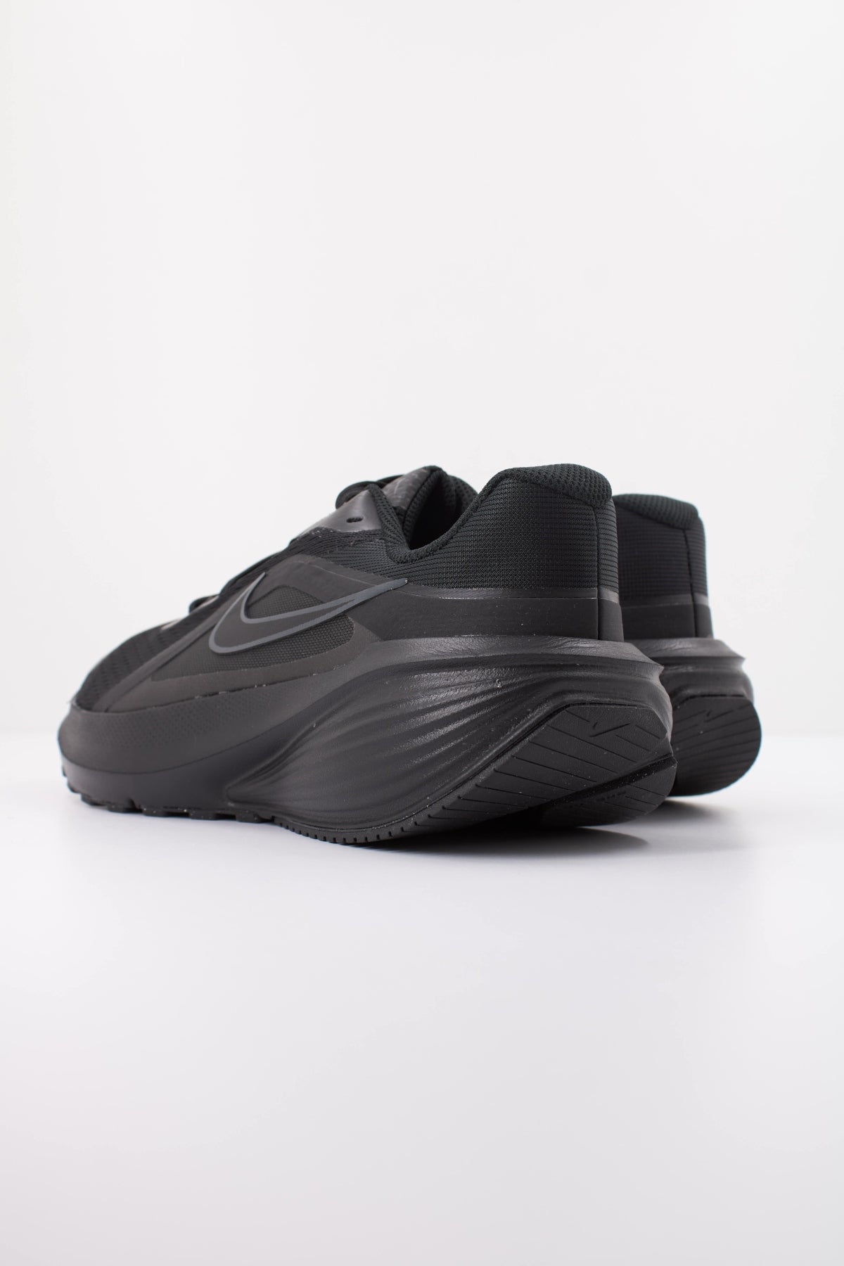 NIKE DOWNSHIFTER 14 IB1895 en color NEGRO (4)