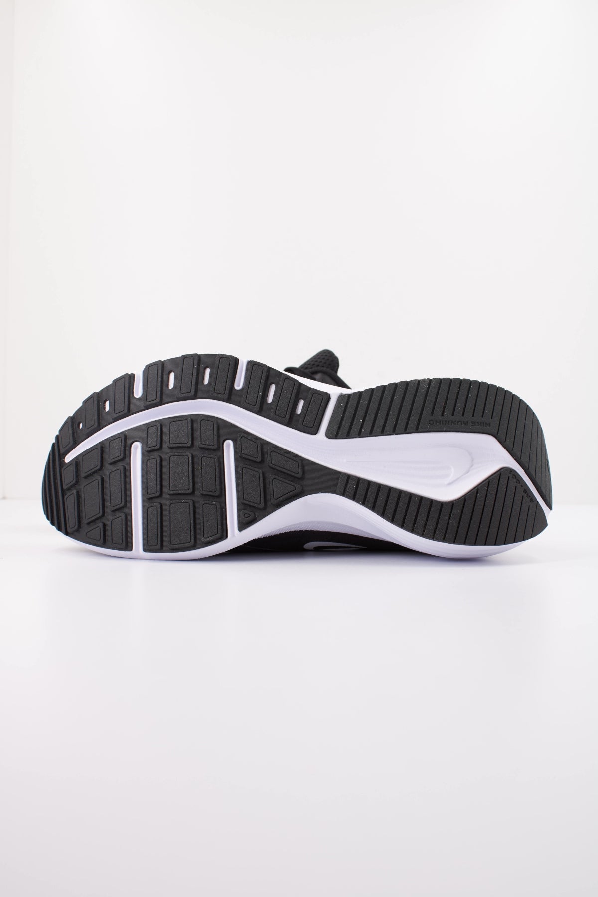 NIKE NIKE DOWNSHIFTER 14 en color NEGRO (5)