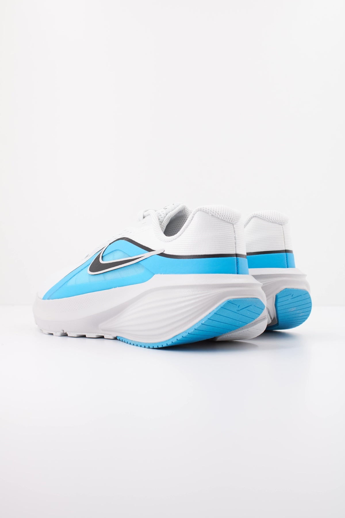 NIKE NIKE DOWNSHIFTER 14 en color BLANCO (4)