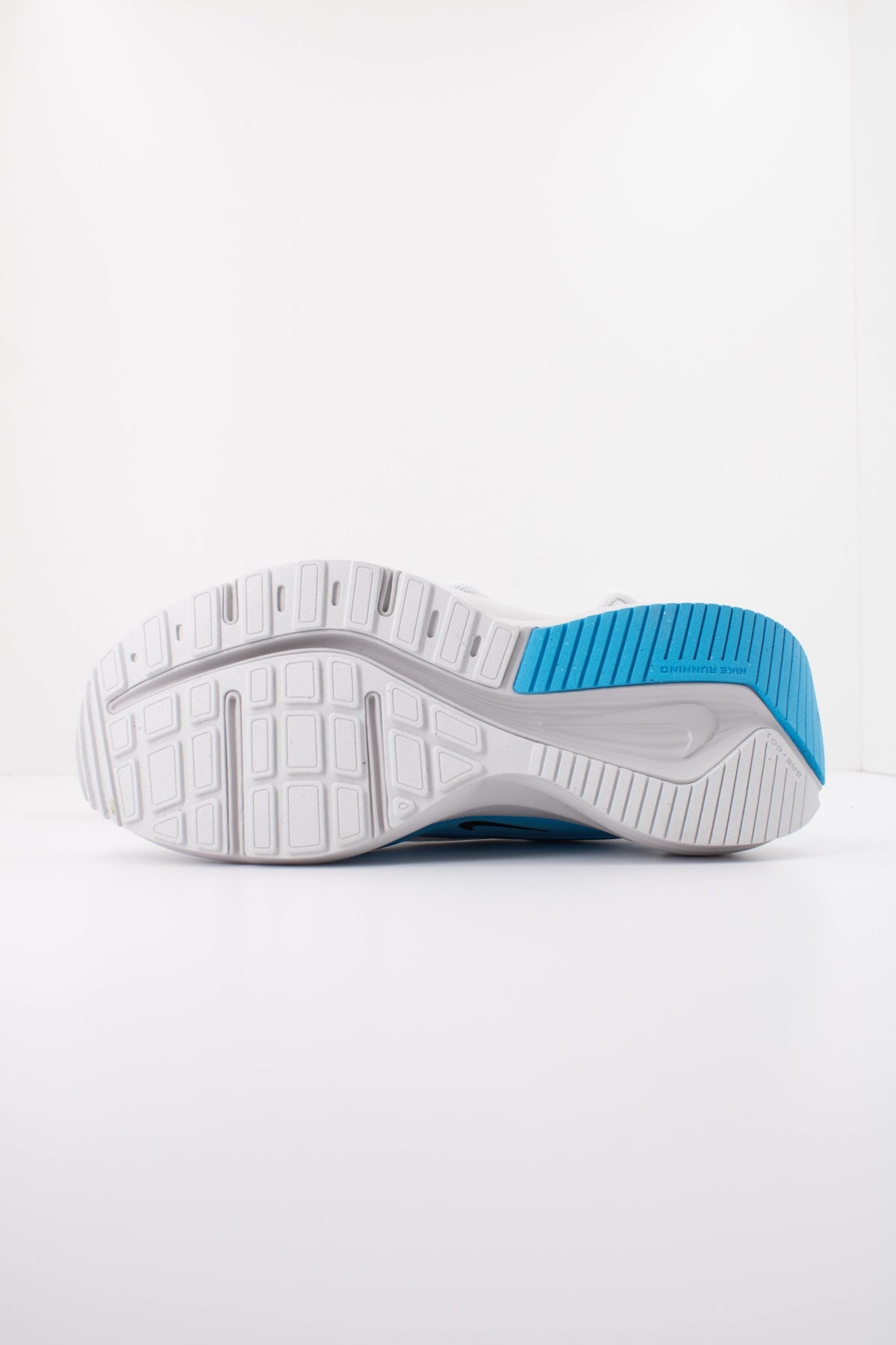 NIKE NIKE DOWNSHIFTER 14 en color BLANCO (5)