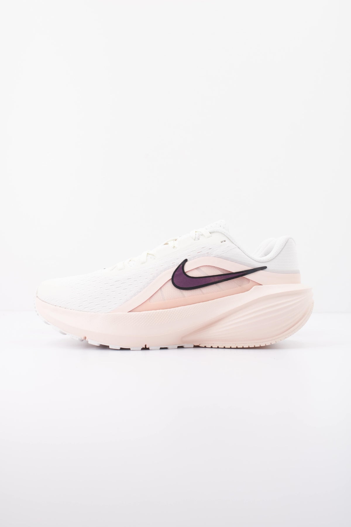 NIKE W NIKE DOWNSHIFTER 14 en color BLANCO (1)