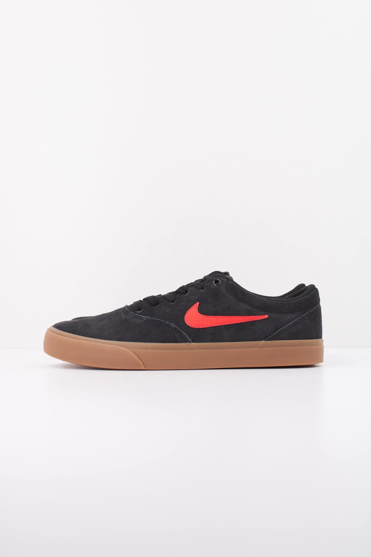 NIKE NIKE CHARGE SUEDE en color NEGRO (1)