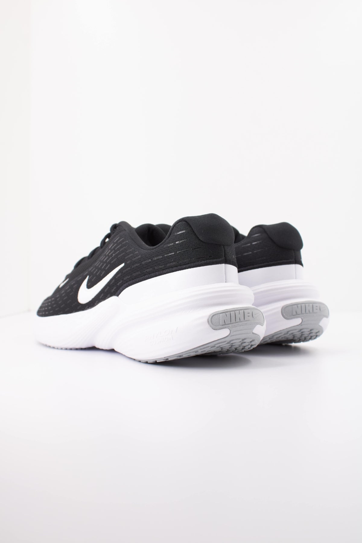 NIKE NIKE UPLIFT SC en color NEGRO (4)