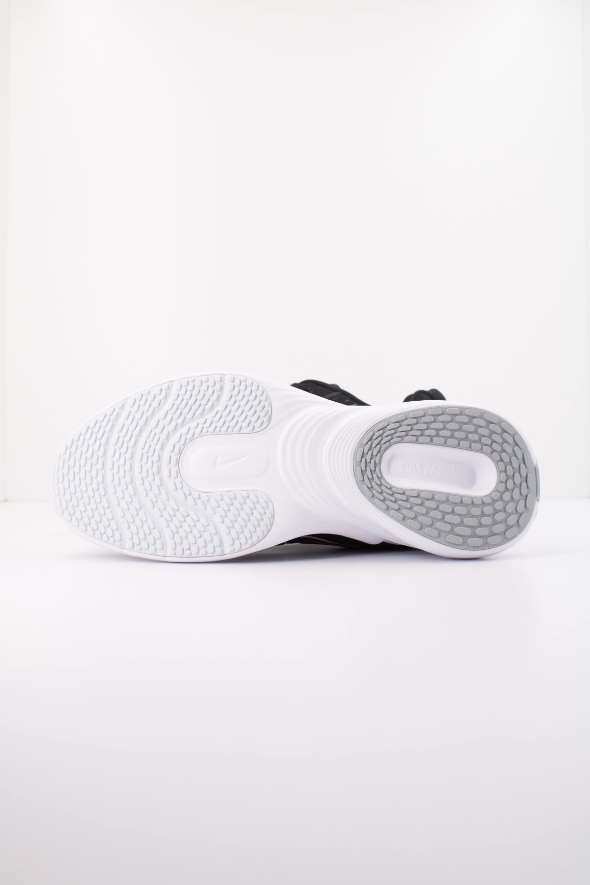 NIKE NIKE UPLIFT SC en color NEGRO (5)
