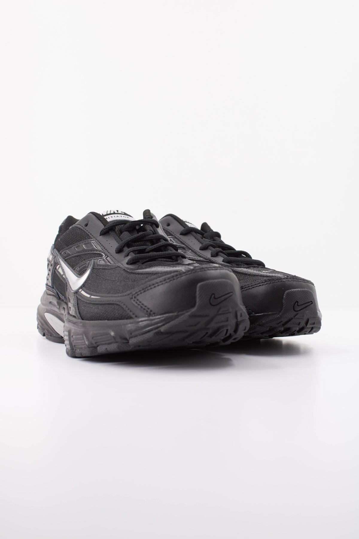 NIKE NIKE INITIATOR en color NEGRO (2)