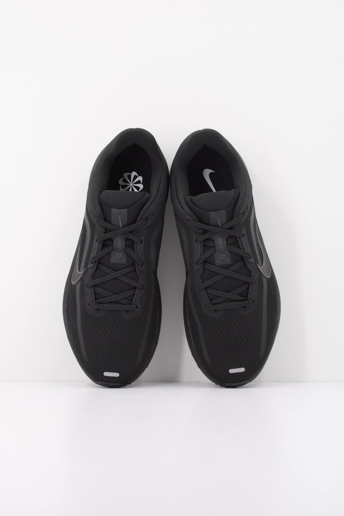 NIKE QUEST 7 IM6368-001 en color NEGRO (3)