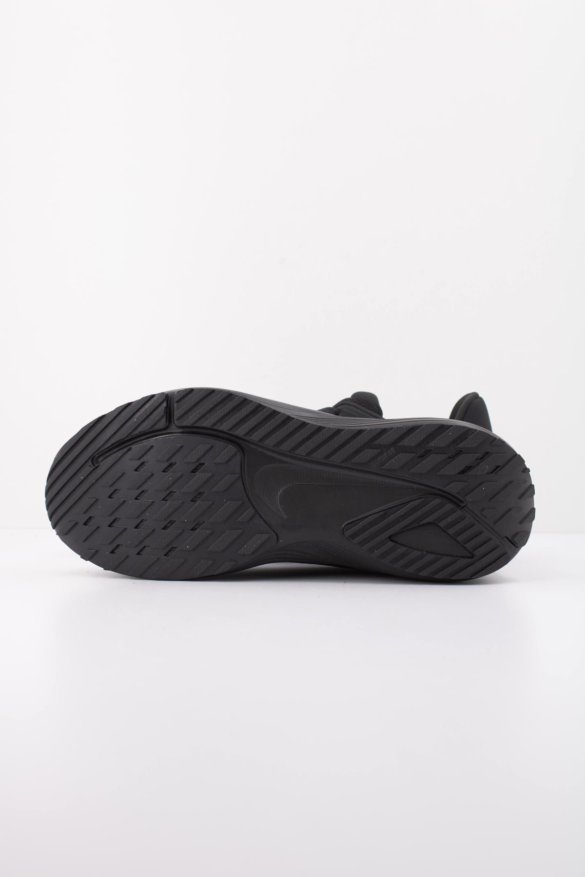 NIKE QUEST 7 IM6368-001 en color NEGRO (5)