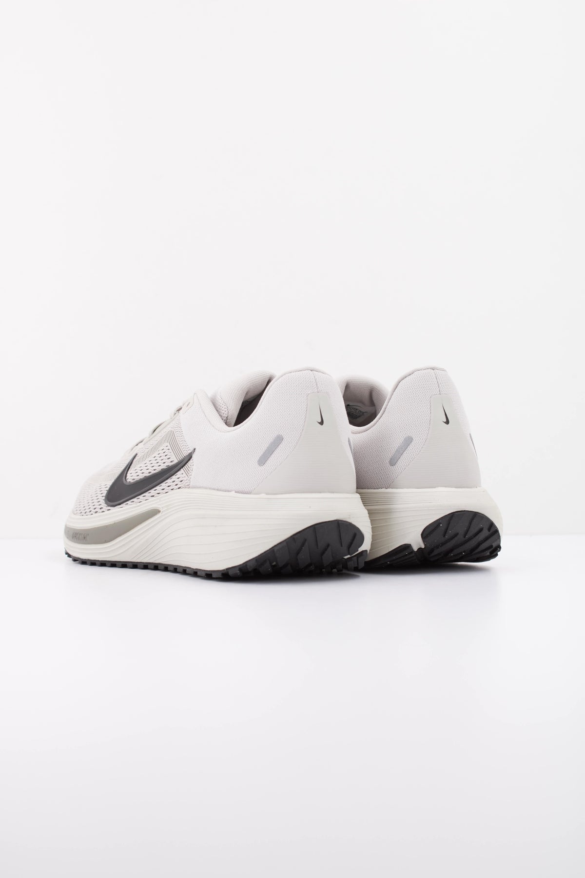 NIKE NIKE QUEST 7 en color GRIS (4)