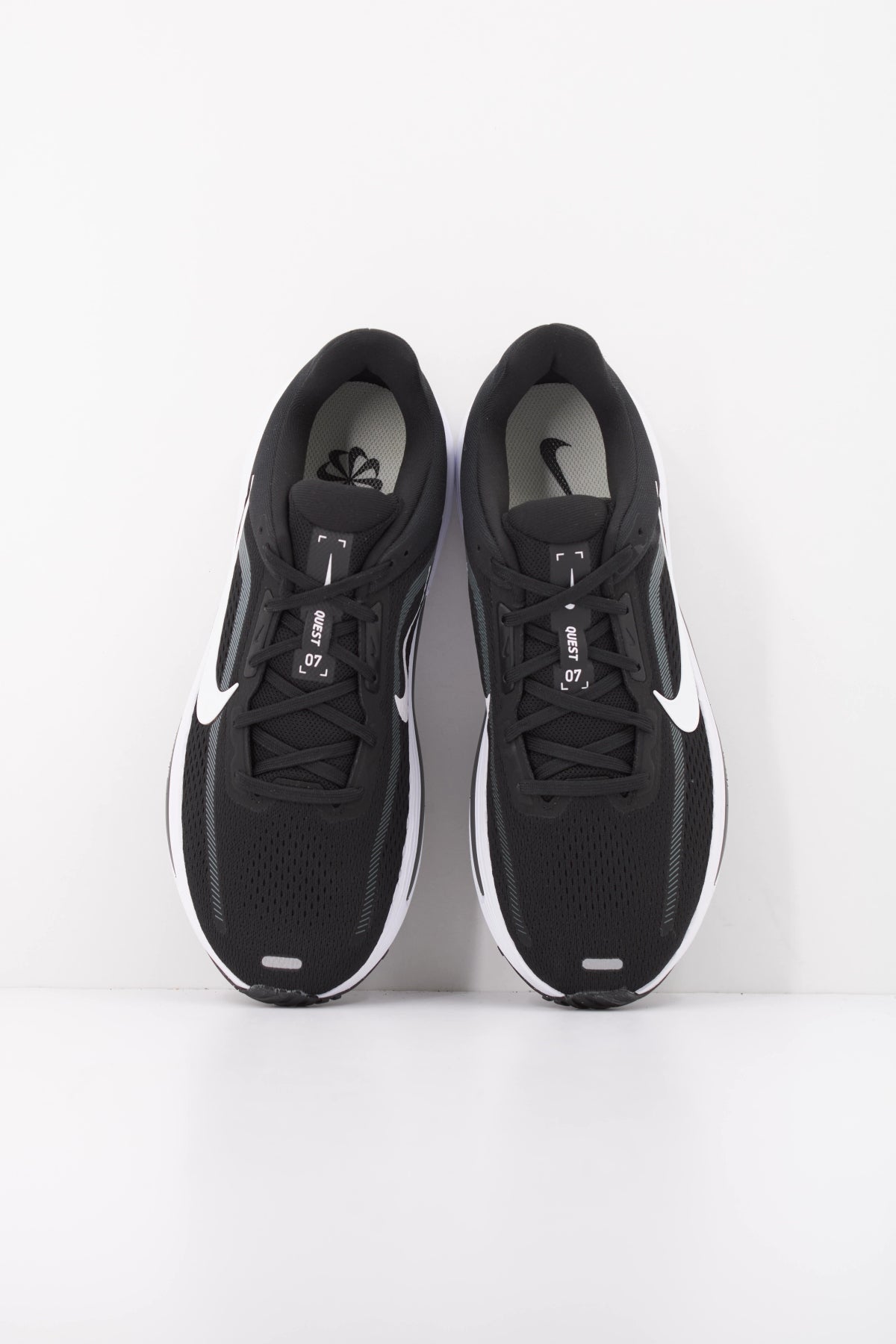 NIKE NIKE QUEST 7 en color NEGRO (3)